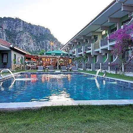 Smyrna Hotel 3*